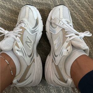 New Balance Unisex 530 White and Gray Sneakers